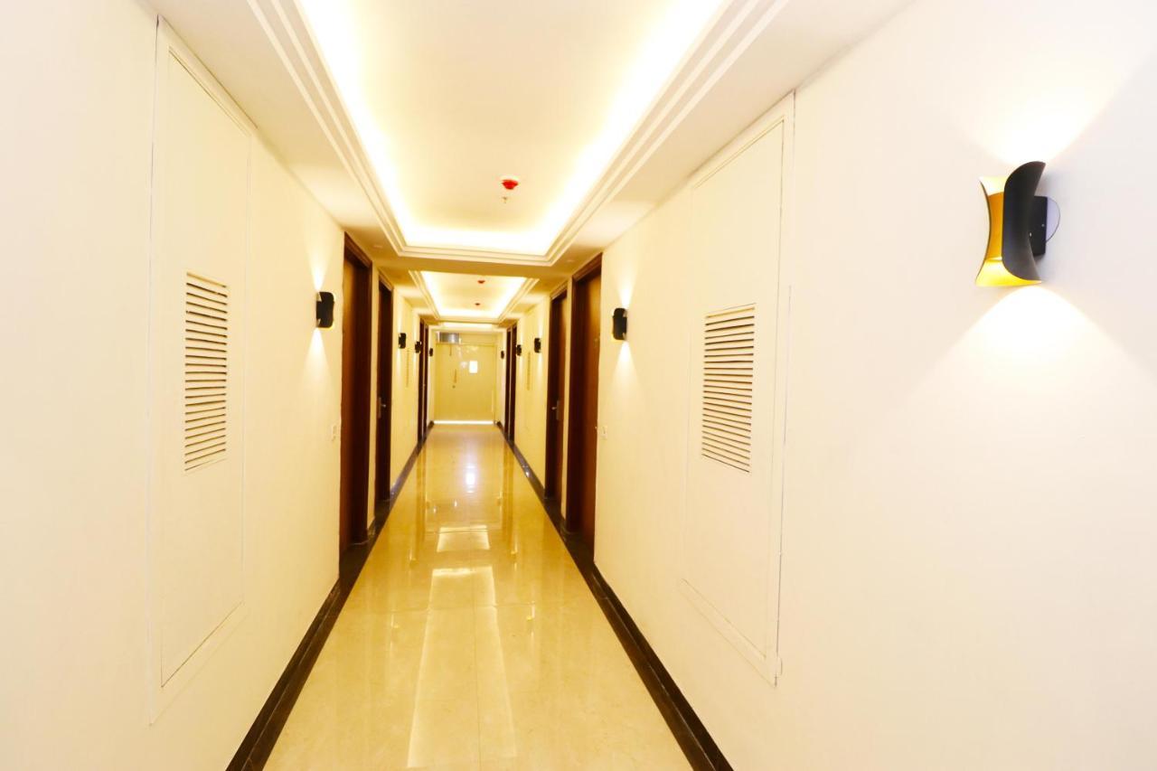 Hotel Leo Saffron - Pitampura 德里 外观 照片