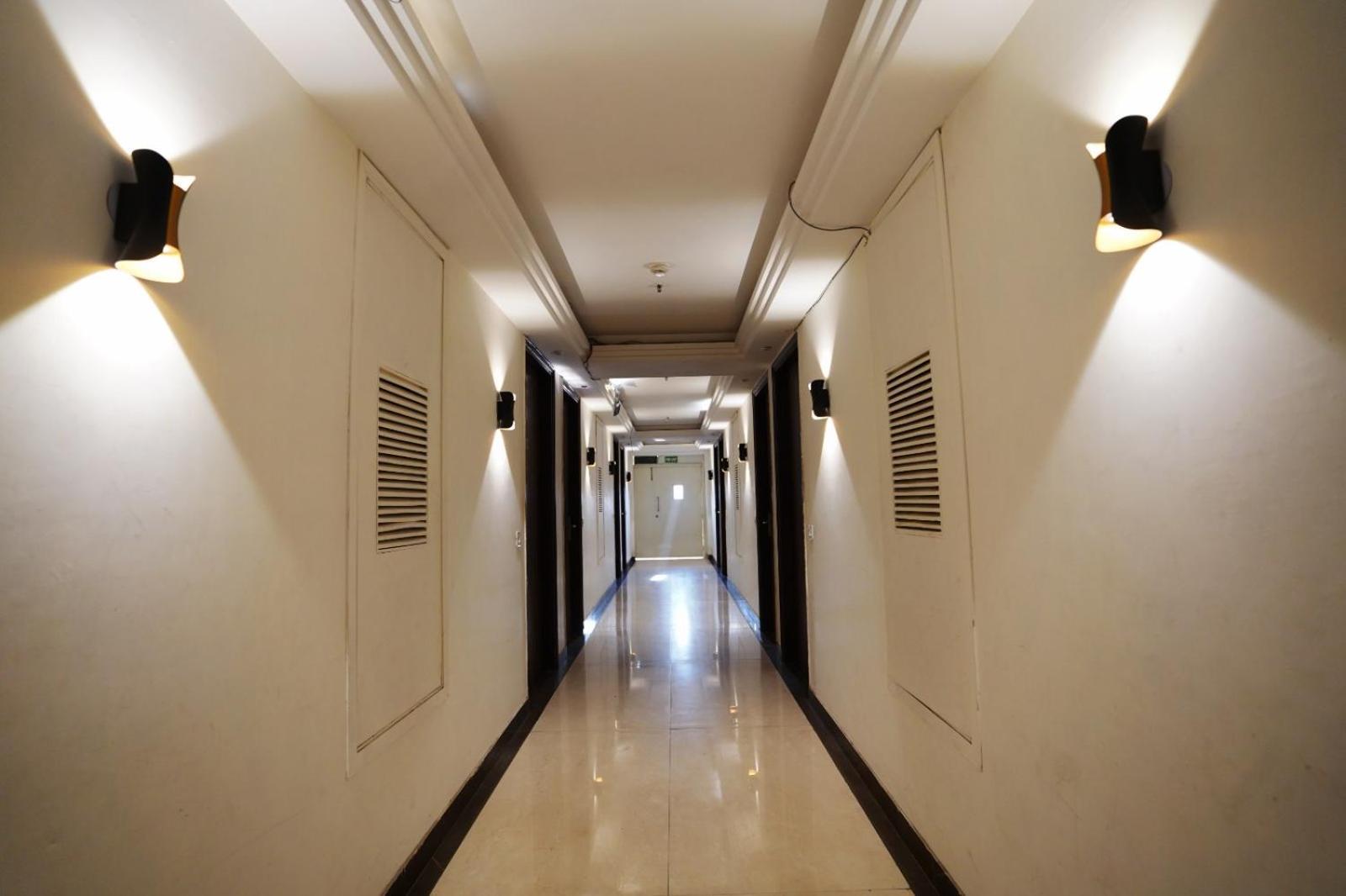 Hotel Leo Saffron - Pitampura 德里 外观 照片