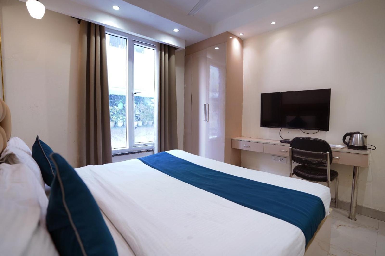 Hotel Leo Saffron - Pitampura 德里 外观 照片