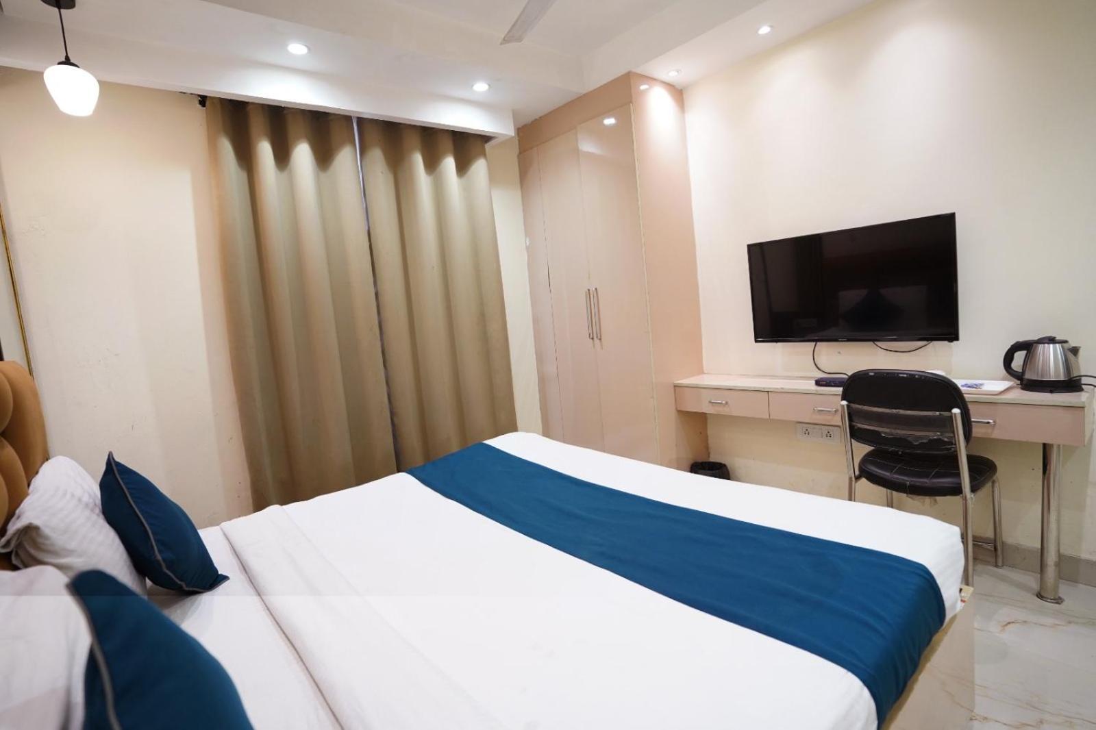 Hotel Leo Saffron - Pitampura 德里 外观 照片