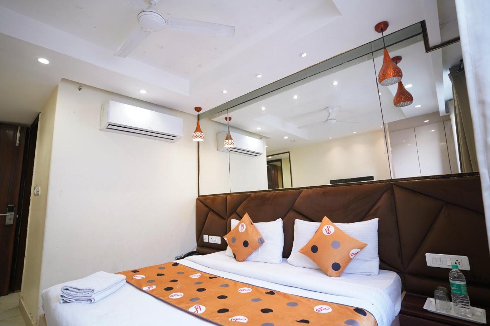 Hotel Leo Saffron - Pitampura 德里 外观 照片