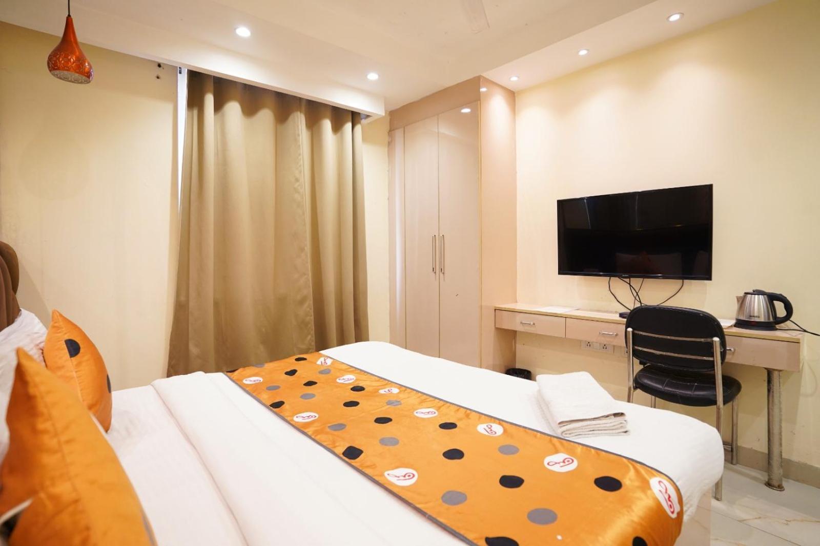 Hotel Leo Saffron - Pitampura 德里 外观 照片